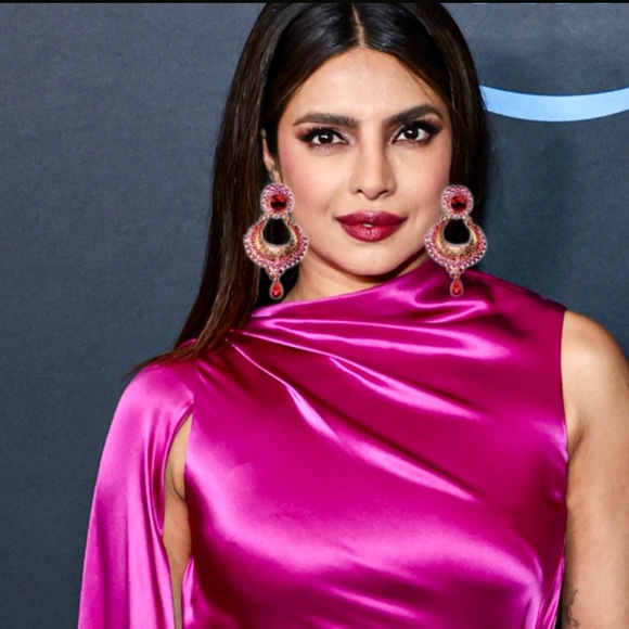 Victorian Styling of Marcasite Inspired Stretch Bracelet - Picture 8 of 9